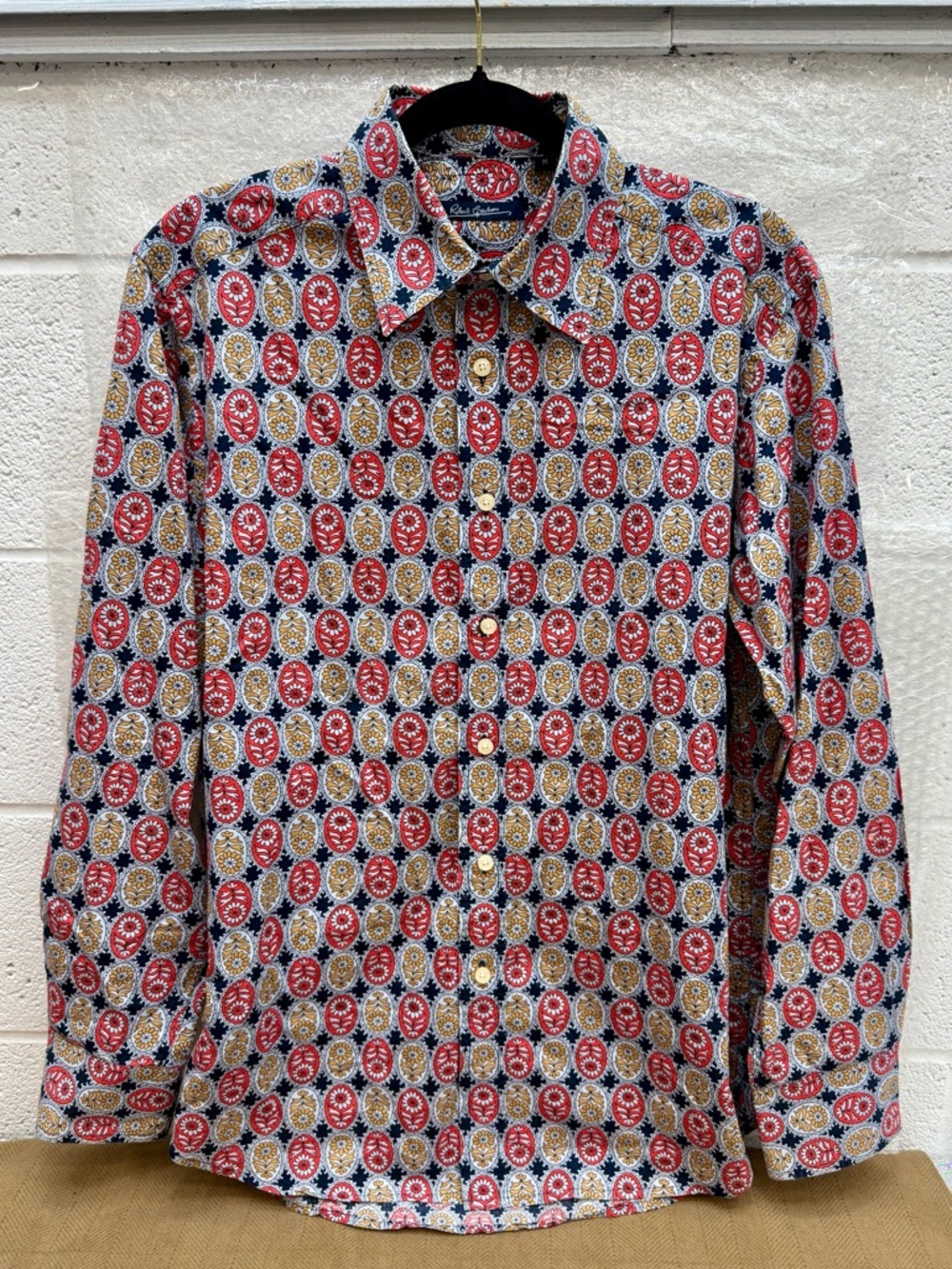 Robert Graham "Knowledge Wisdom Truth" Shirt Size Medium Retro Floral Medallion
